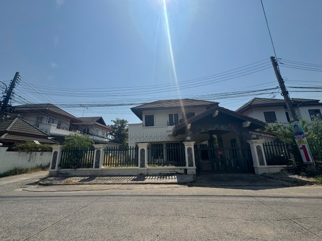 ขายบ้านเดี่ยวหลังมุม 2 ชั้น ขนาดเนื้อที่ 85 ตร.ว หลังเชียร์รังสิต หมู่บ้าน วังทองริเวอร์ปาร์ค ขายตามสภาพ ในทำเลดี  อ.ลำลูกกา จ. ปทุมธานี