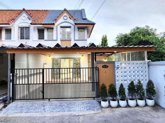 ขายทาวน์โฮม 2ชั้น ขนาด 33ตรว หมู่บ้านอีสเทริน์แลนด์เฮ้าส์3 พร้อมเข้าอยู่ ใกล้ตลาดบิ๊กฟู้ด3 หลังริมใน น้ำไม่ท่วม ศรีราชา ชลบุรี