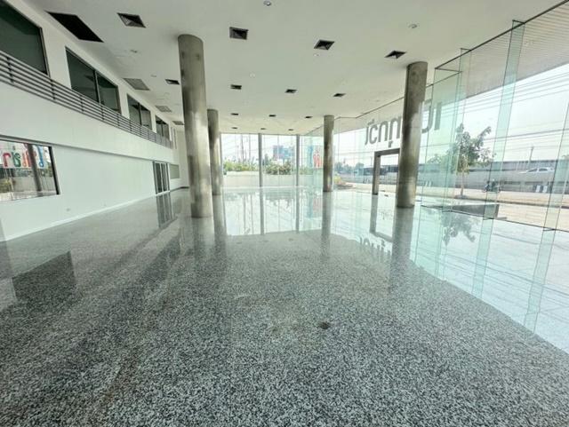 MRT สามแยกบางใหญ่ อาคารโชว์รูม 4 ชั้น และศูนย์บริการ 875 ตร.วา.3500 ตร.ม.ราชพฤกษ์ 6.4 กม. รีโนเวทใหม่ ทำเลดี ติดถนน เซ็นทรัลเวสต์เกต 