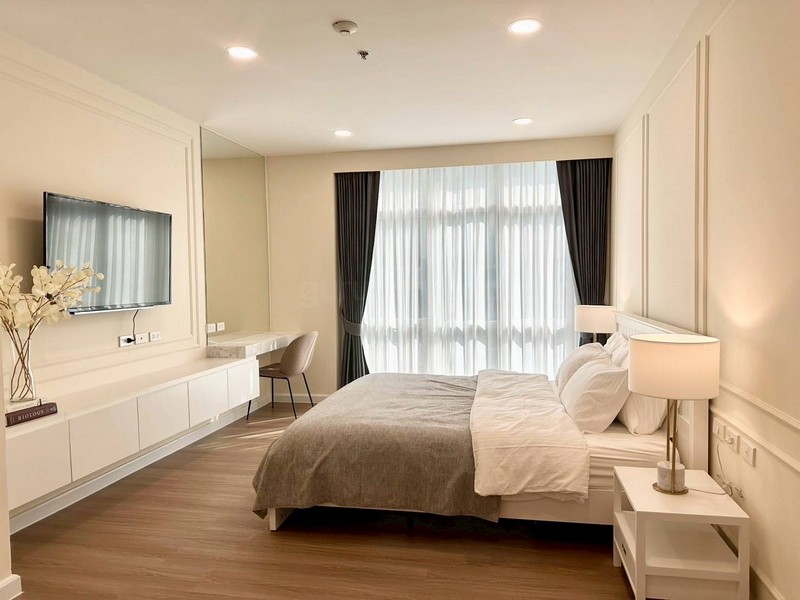 ให้เช่าห้องชุด Grand Langsuan ห้องใหญ่ ขนาด 146 ตรม 3นอน 2น้ำ ชั้น 16 ปรับปรุงใหม่ เฟอร์นิเจอร์และเครื่องใช้ไฟฟ้าใหม่ทั้งหมด - ghd000556R