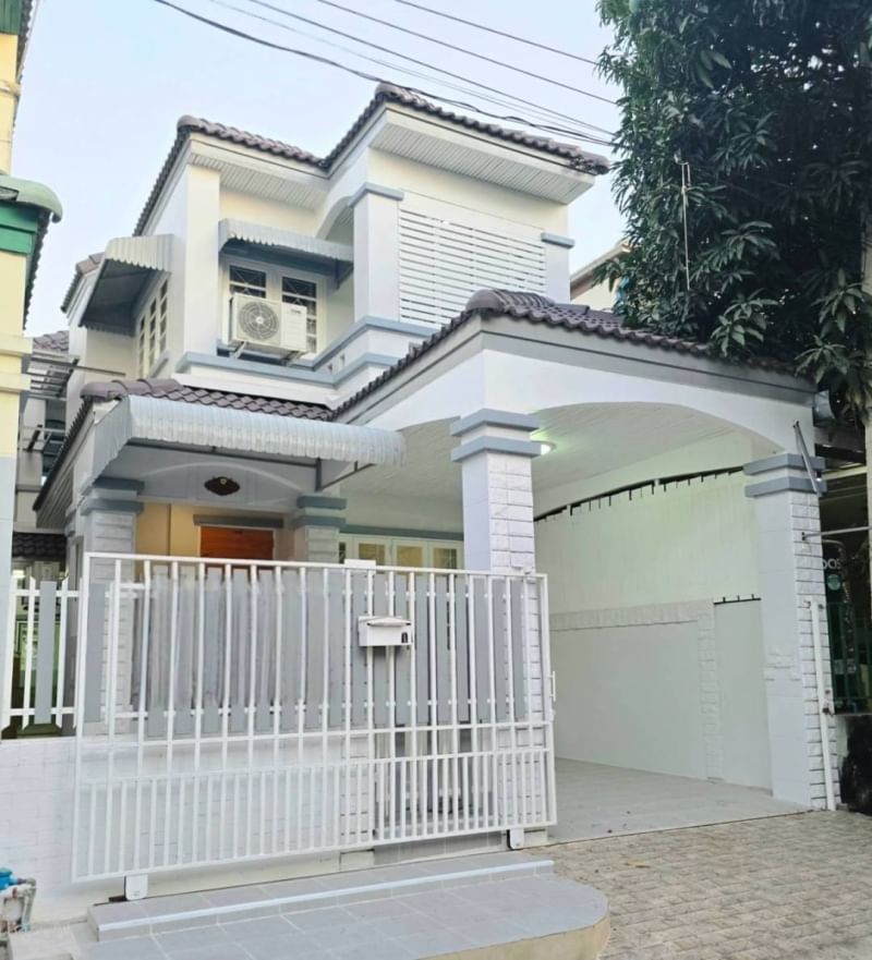 AIR-218 หมู่บ้านเศรณีวิลล่า (ติดถนนบ้านกล้วย-ไทรน้อย)ถนนเมน  มีแอร์ ผ้าม่านปั๊มน้ำแท็งก์น้ำ พร้อมอยู่ มีบริเวณหลังบ้านนั่งเล่นและจัดสวนได้