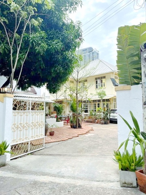 สไตล์โฮมมี่ วินเทจ Airbnb MRTสามย่าน 500ม. ถูกมาก โอกาสทอง เช่าร้านอาหารพรีเมียม  2 หลัง 50 ตร.วา. 200 ตร.ม. สีลม สาทร ใจกลาง CBD พระราม 4 