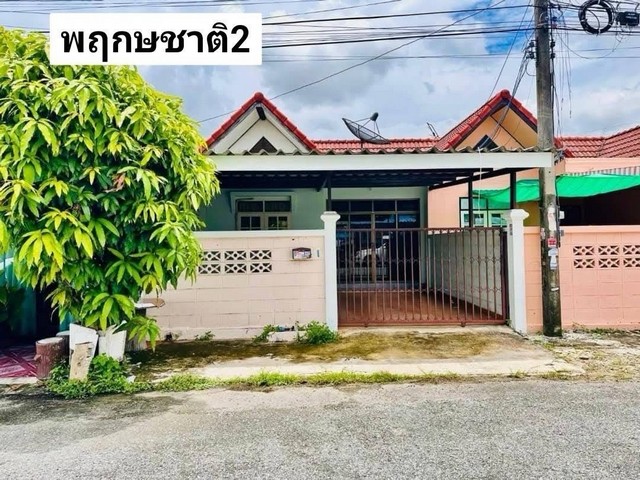 ขายทาวน์เฮาส์ชั้นเดียวขนาด 25 ตรว มบ.พฤษชาติ 2 ซอยหมอย้อย หลังตลาดศุภฤกษ์ รีโนเวทให้ใหม่ ใกล้นิคมแหลมฉบัง หนองขาม ศรีราชา ชลบุรี 