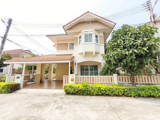 ให้เช่าบ้านเดี่ยว2ชั้น มบ.มณีรินทร์บางแสน 3นอน พร้อมเฟอร์ หลังมุม เนื้อที่เยอะ มีพื้นที่สวน ใกล้ทะเลบางแสน มหาลัยบูรพา เขาสามมุข ชลบุรี 