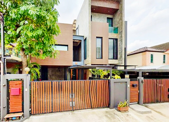 ใกล้เมเจอร์ รัชโยธิน 700 ม. 25ตร.วา. 200 ตร.ม.ระบบโซลาร์เซลล์  รัชดา วิภาวดี35-40 BTSรัชโยธิน 700ม.ให้เช่าทาวน์โฮม 2 ชั้น 