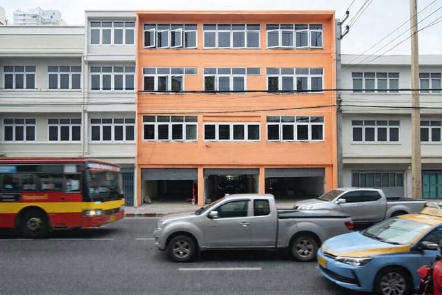 อาคารพาณิชย์ให้เช่า 4 ชั้น 1 นอน 1 น้ำ ใกล้เกตเวย์บางซื่อ 1.4 กม. MRT วงศ์สว่าง 600ม.  ติดถนนใหญ่ 160 ตร.ม.