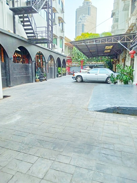 สะพานตากสิน 750 ม.ทำเลใจกลางบางรัก ห้องเช่า 1นอน 1น้ำ ใกล้หัวลำโพง 1 กม. 54 ตร.ม.และแหล่งธุรกิจที่สำคัญ