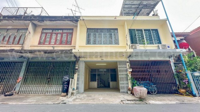 ขายด่วน ทาวน์เฮ้าส์ 3 ชั้น ซอย กรุงเทพ - นนทบุรี 23 (จันทร์เกษม) ทำเลดี