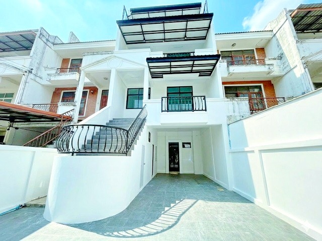 7นอน ติดไบเทคบางนา400ม.  BTS บางนา 1.1กม. ทาวน์โฮม 4 ชั้นให้เช่า  5 น้ำ  HomePro บางนา