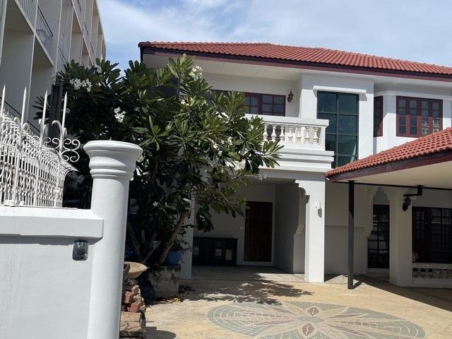 ให้เช่าบ้านเดี่ยว 2 ชั้น 90 ตร.ว. ถนนพระรามที่ 5 ซอยราชวิถี 32 รีโนเวทใหม่ทั้งหลัง